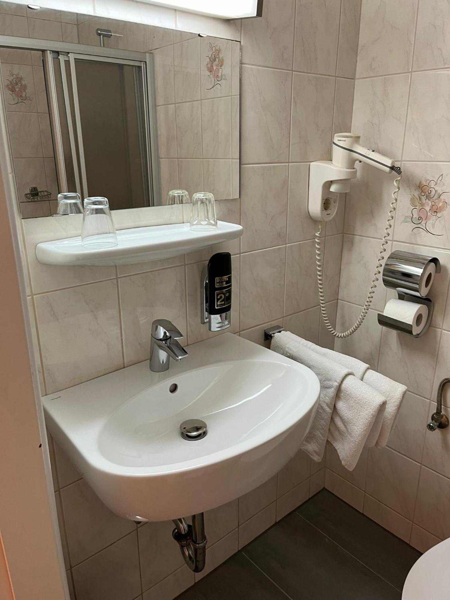 City Hotel Post 22 Braunau am Inn Esterno foto